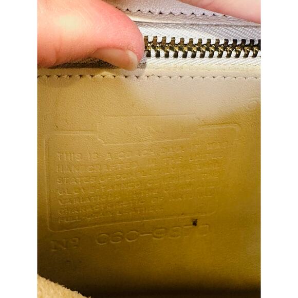 Vintage COACH 9870 Ivory Leather Court Brass Turn Lock Crossbody Strap Bag - Picture 11 of 13